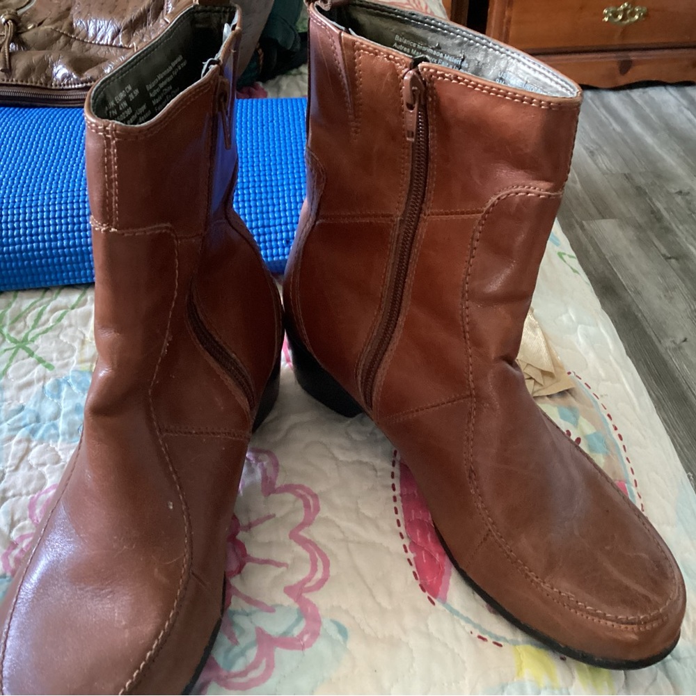 Boots - Picture 3 of 3